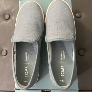 Toms slip on
